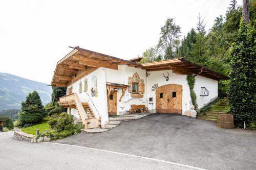 Ferienchalet Katharina — 4-Star Luxury Hotel in Kaltenbach, Austria