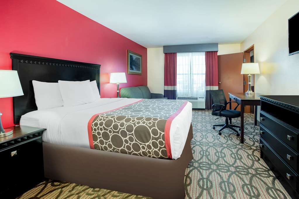 La Quinta Inn & Suites by Wyndham Dallas Mesquite - photo 46