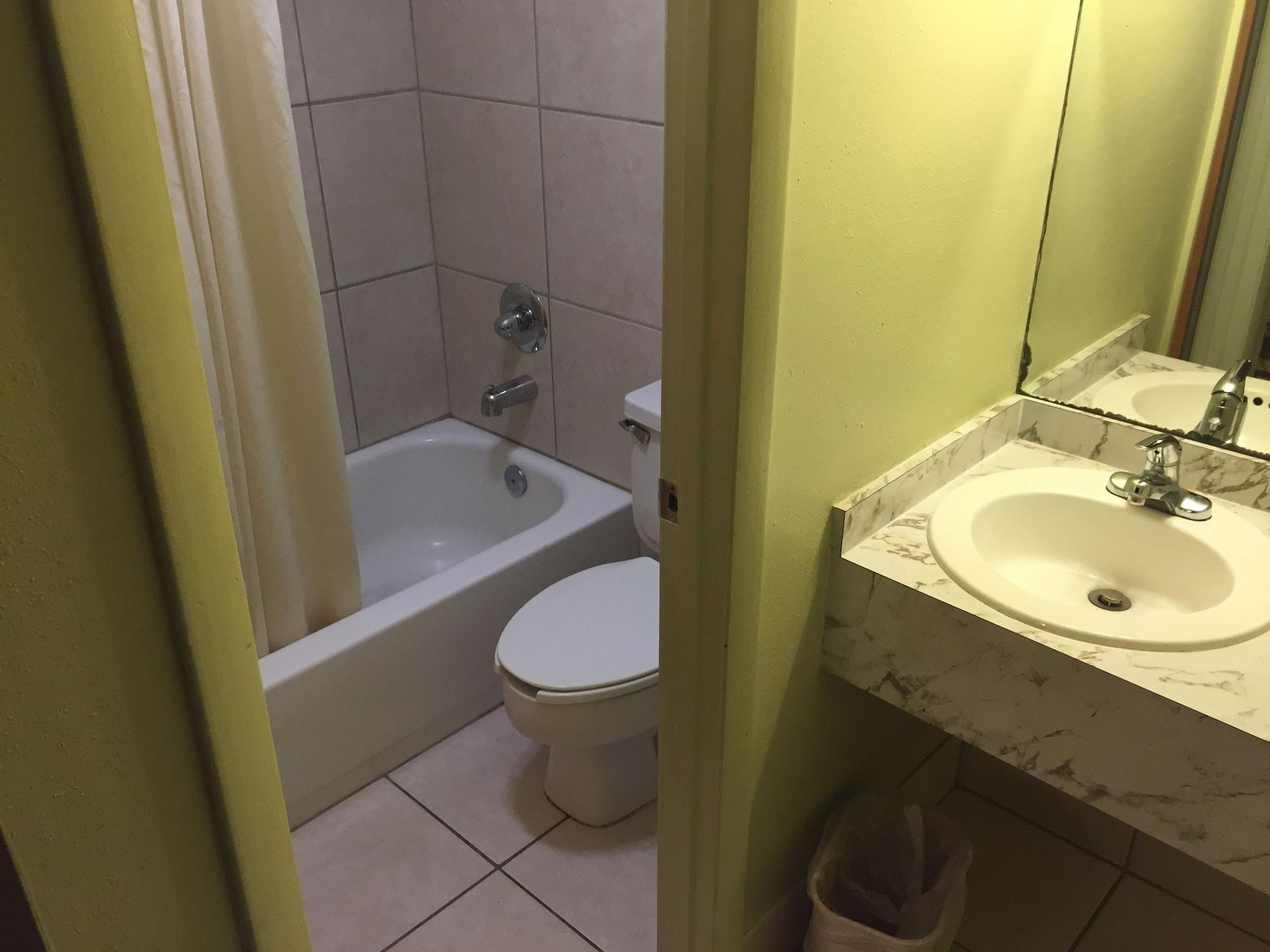 Sebring Inn - photo 16