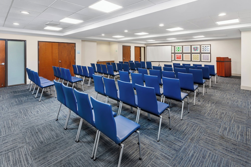 Holiday Inn Express Hotel & Suites Chicago South Lansing by IHG - photo 37