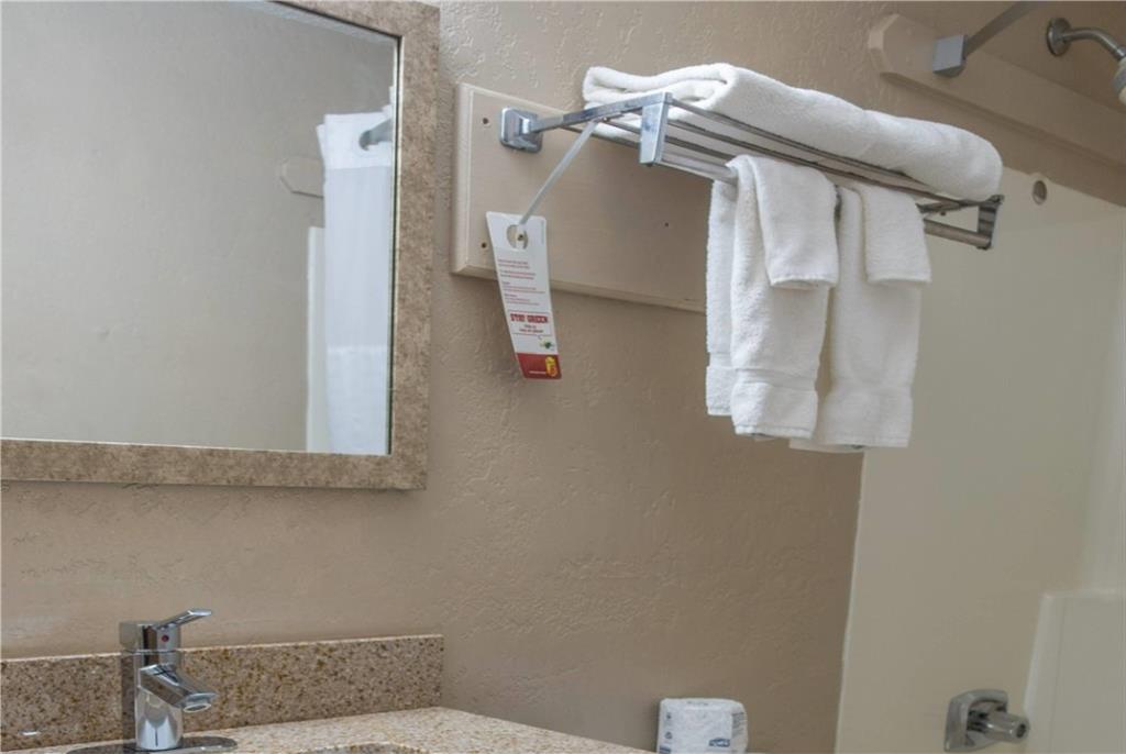 Super 8 by Wyndham Miles City - photo 32