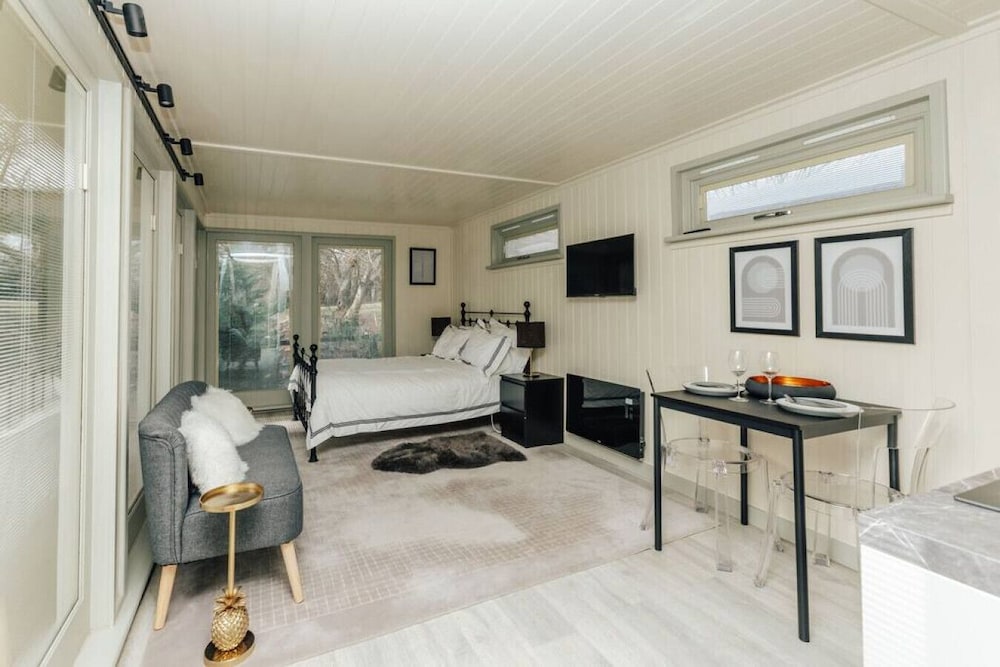 Cuckoo S Hideaway From 75 Per Night 18256604 — Marlow