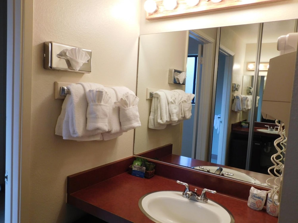 Pacific Gardens Inn - photo 30