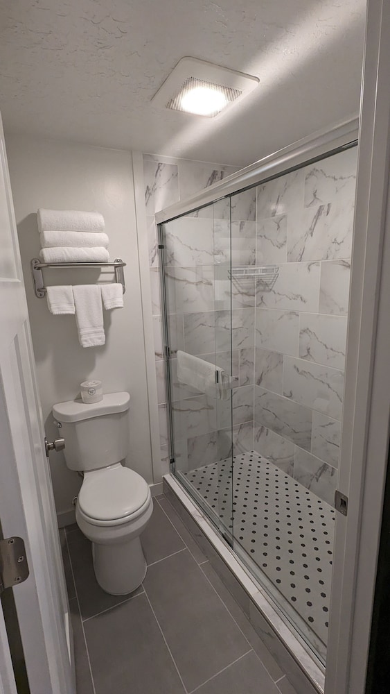 Travelodge by Wyndham Salina - photo 21