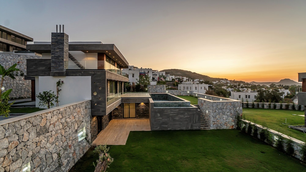 7 Deluxe Seductive Style and Serenity — 4-Star Luxury Hotel in Bodrum, Turkey