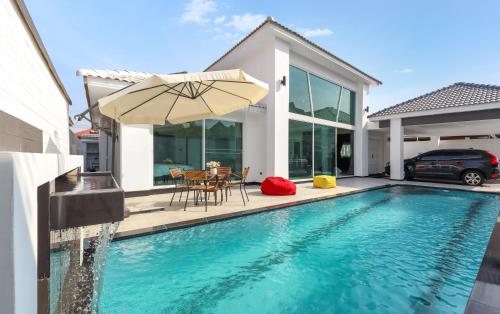 City House 芭堤雅豪华泳池别墅近步行街 — 4-Star Luxury Hotel in Pattaya, Thailand