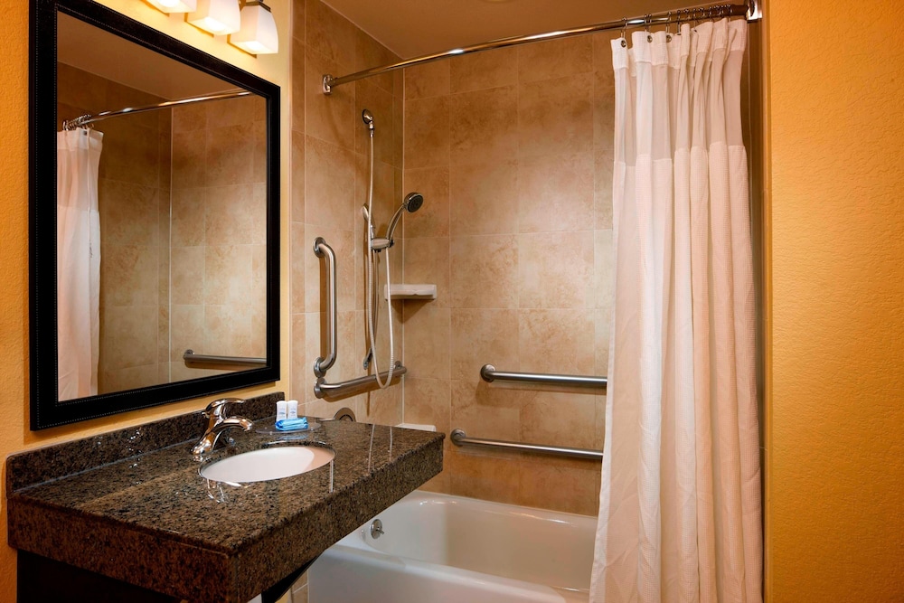 Fairfield Inn & Suites Houston Intercontinental Airport - photo 13