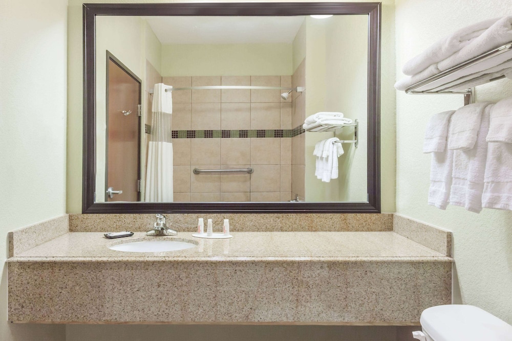 Grander Inn & Suites - photo 51