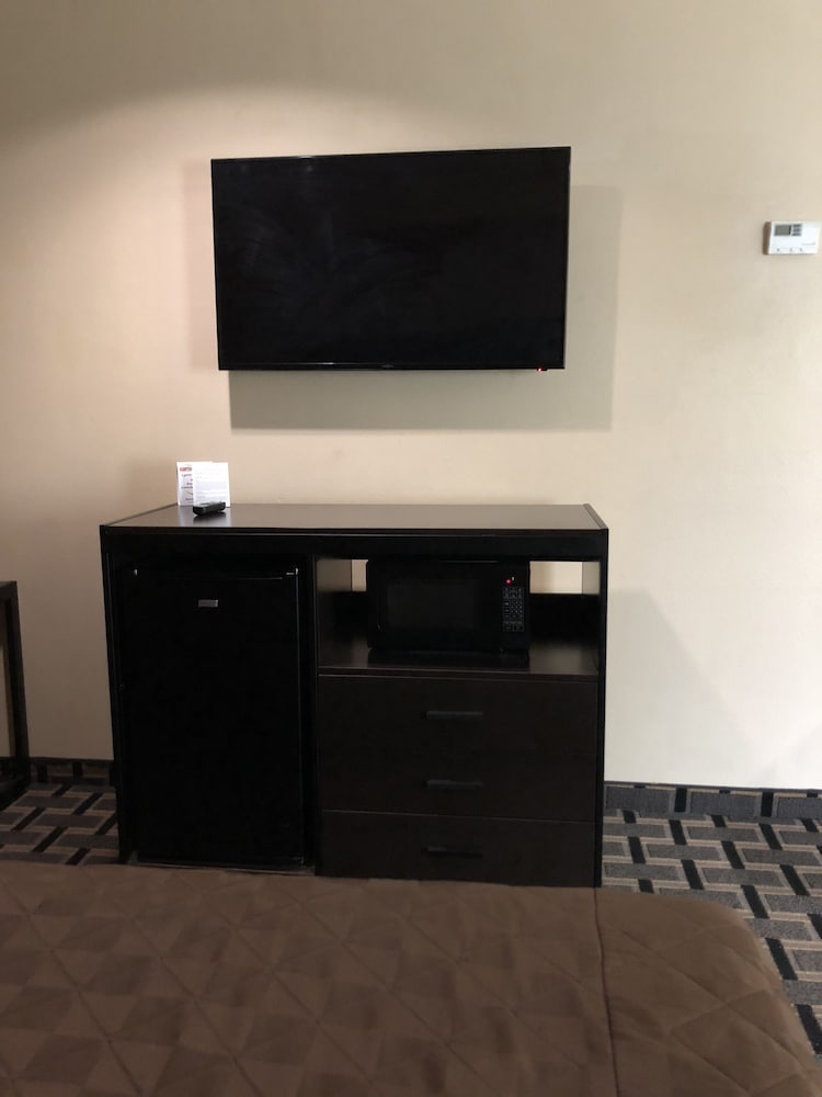 Downtowner Inns & Suites - photo 11