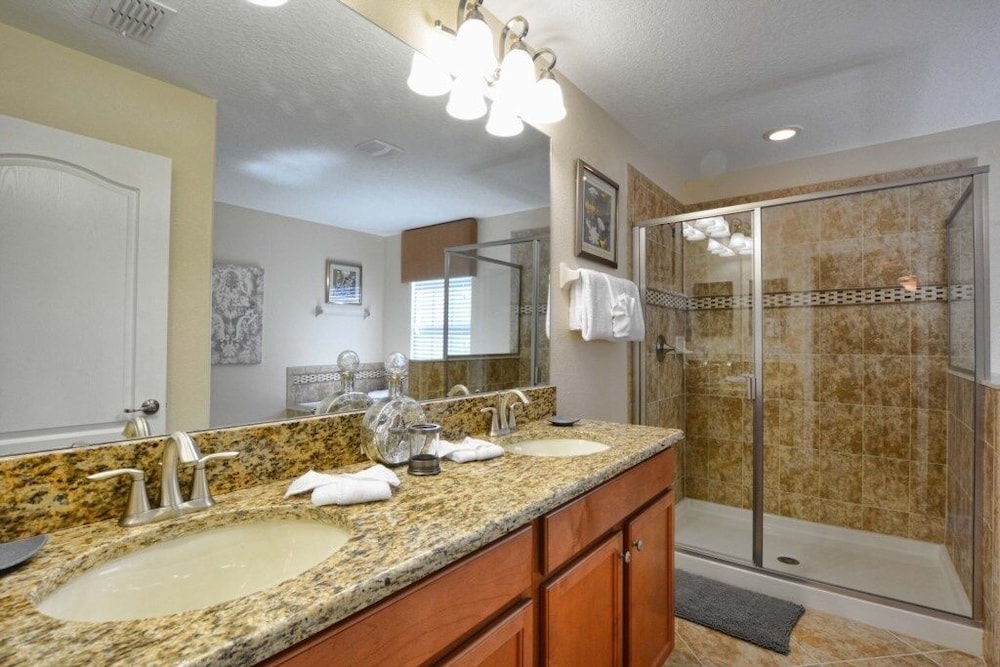 Resort Community Large Private Pool Free Wifi Game Room No Rear Neighbors 6 Bedroom Home by RedAwning - photo 22