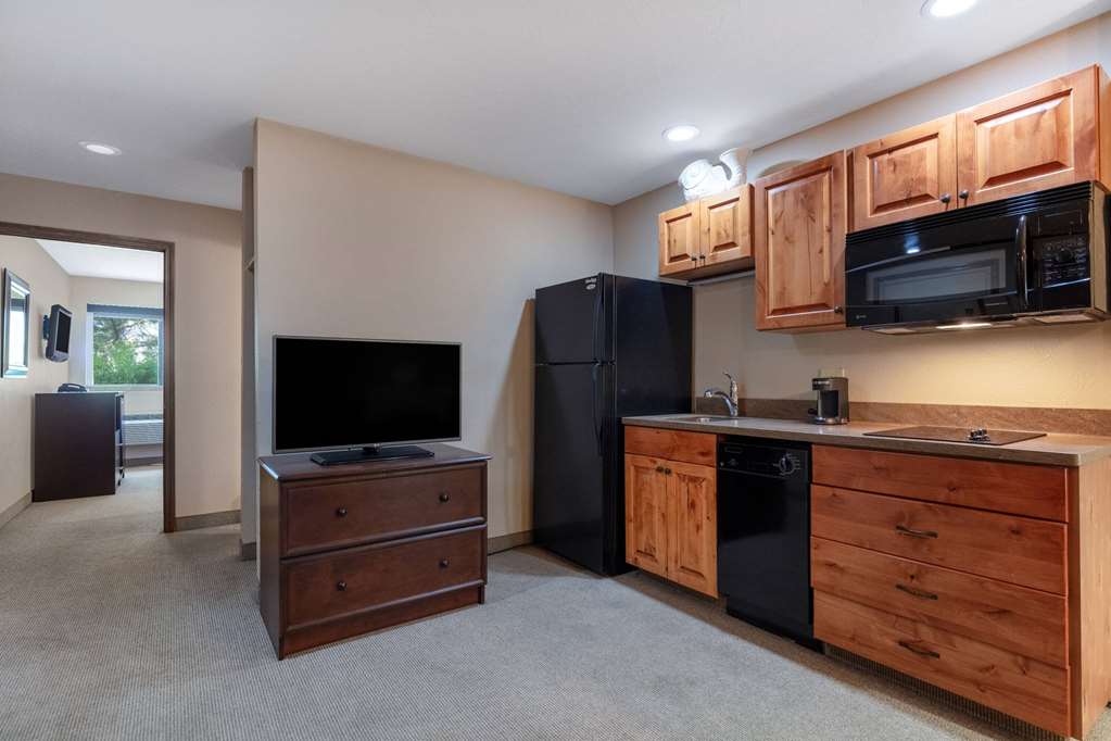 Super 8 by Wyndham St. Regis - photo 34