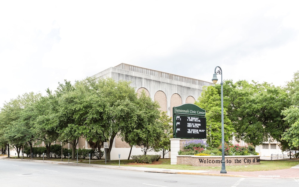 SpringHill Suites Savannah Downtown Historic District - photo 40
