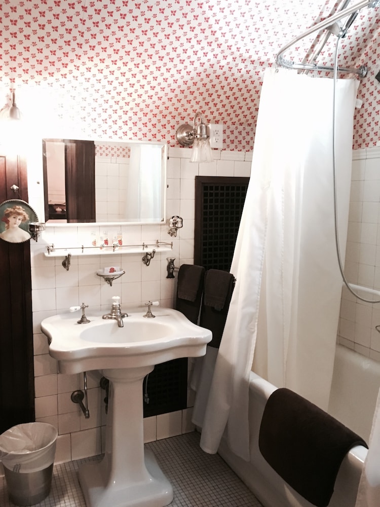 The Inn at Irwin Gardens - photo 9