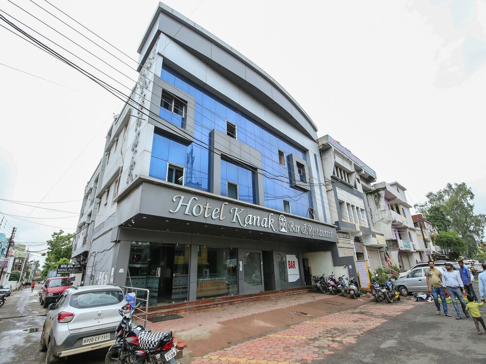 Oyo 15887 Hotel Kanak in Jabalpur, India