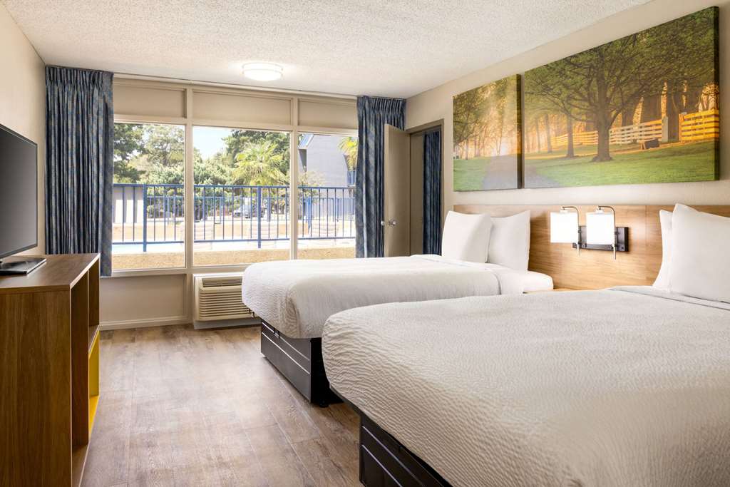 Days Inn by Wyndham McComb MS - photo 34