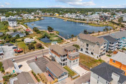 Wandas Suites. Unit 2. Downtown and a short walk to the SEA — 4-Star Luxury Hotel in Carolina Beach, United States