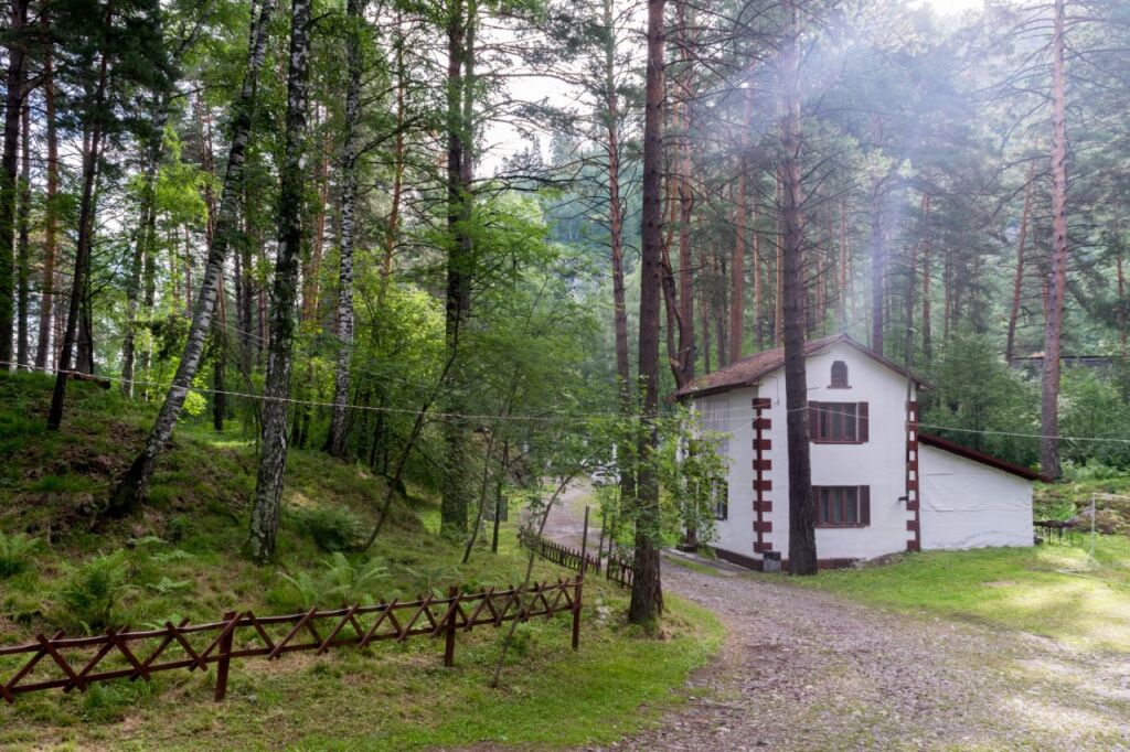 Turisticheskaya Baza Shale Priskalnyij Hotel in Manzherok, Russia