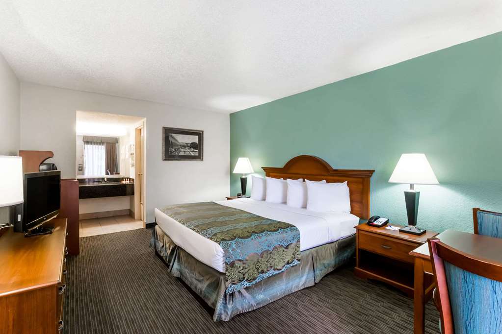 Baymont by Wyndham Sarasota - photo 8