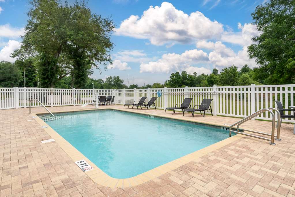 Microtel Inn & Suites by Wyndham Brooksville - photo 10