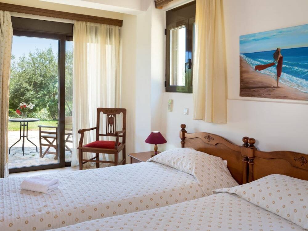 Luxurious Villa in Tavronitis Greece With Private Pool — 4-Star Luxury Hotel in Gerani, Greece