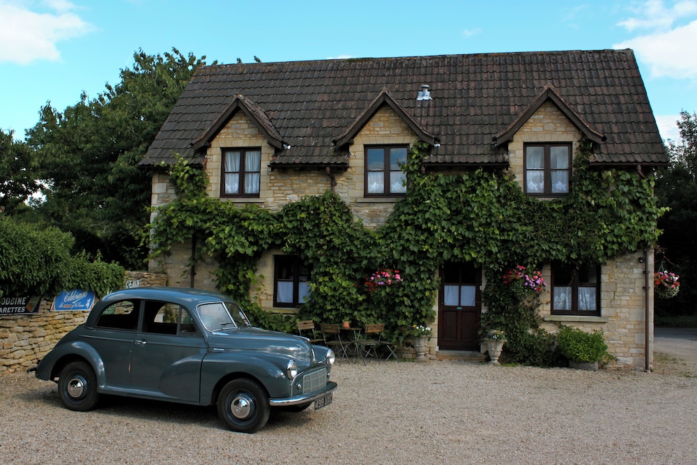 Fosse Farmhouse Holiday Cottages — 4-Star Luxury Hotel in Chippenham, United Kingdom