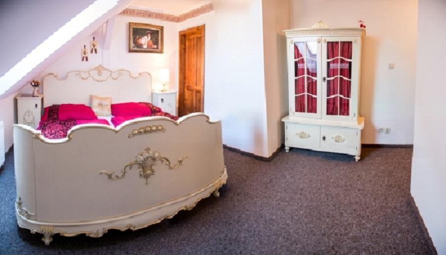 Penzion U Jindry — hotel in Zeleznice