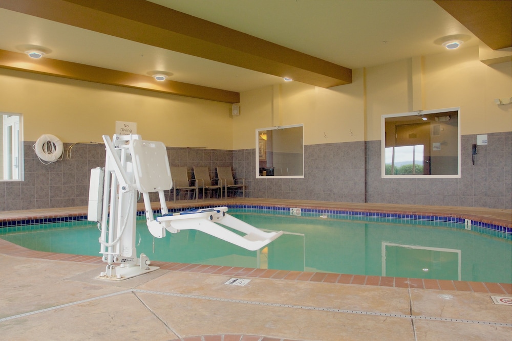 Holiday Inn Express & Suites Astoria by IHG - photo 38