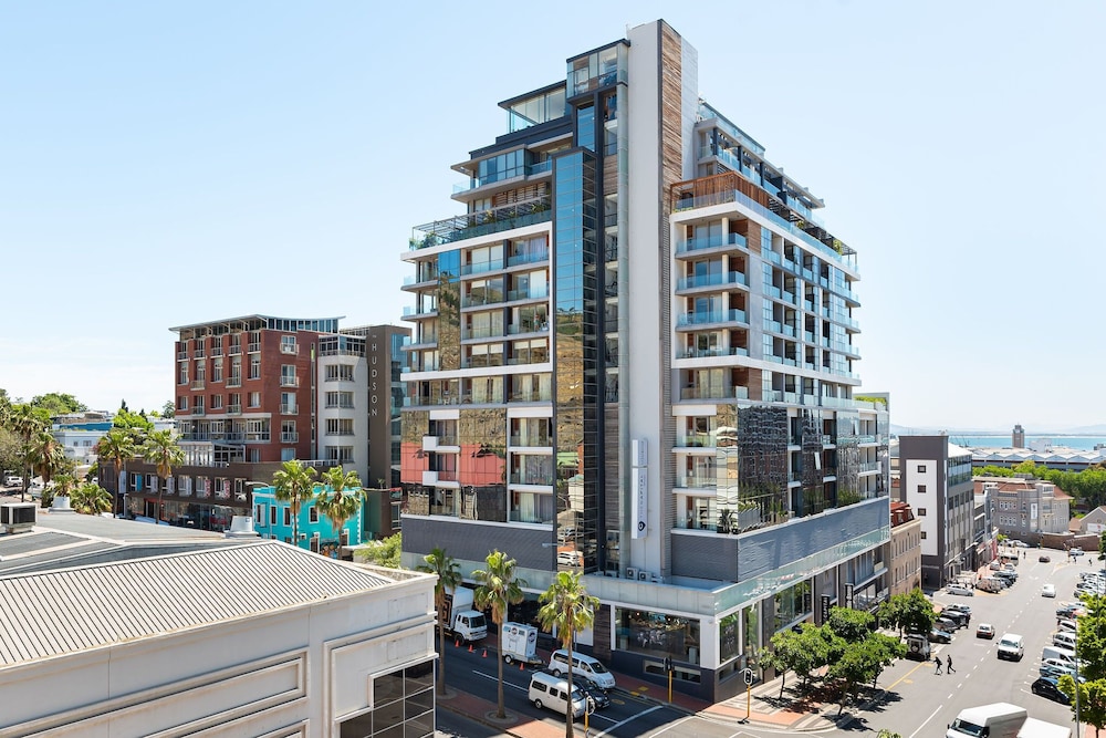 117 On Strand Luxury Apartments
