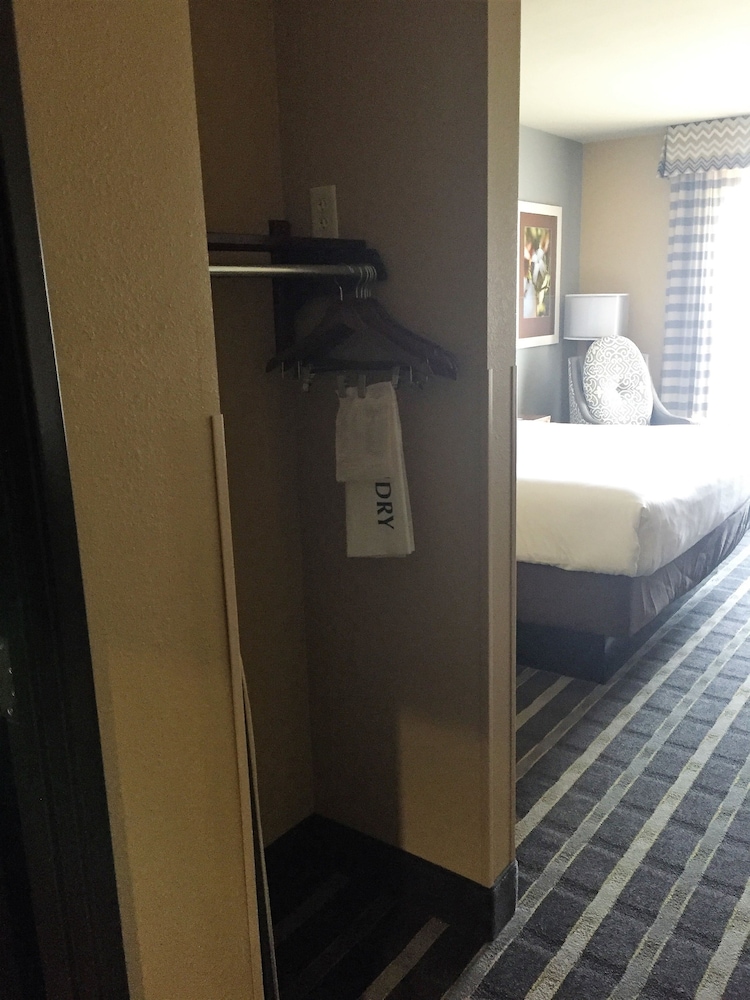 Holiday Inn Express & Suites Perry National Fairground Area #34 by IHG - photo 5
