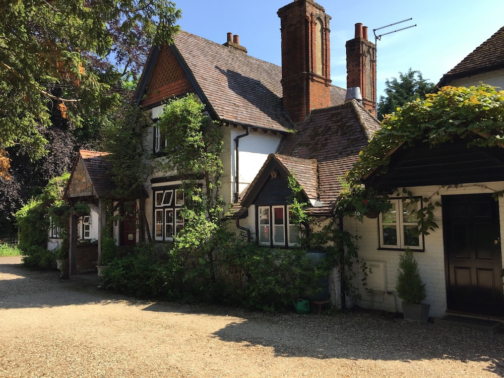 West Lodge Hotel — hotel in Aylesbury