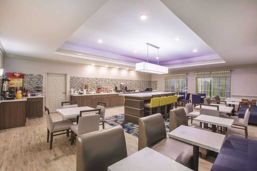 La Quinta Inn and Suites by Wyndham Lake Charles Casino Area - photo 29