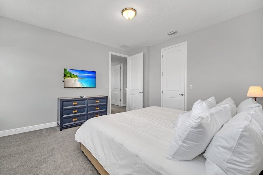 Brand New Encore Resort 5 Bed Resort Home 5 Bedroom Villa - photo 11
