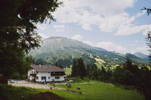 Dreimäderlhaus am Berg — 4-Star Luxury Hotel in Pfronten, Germany