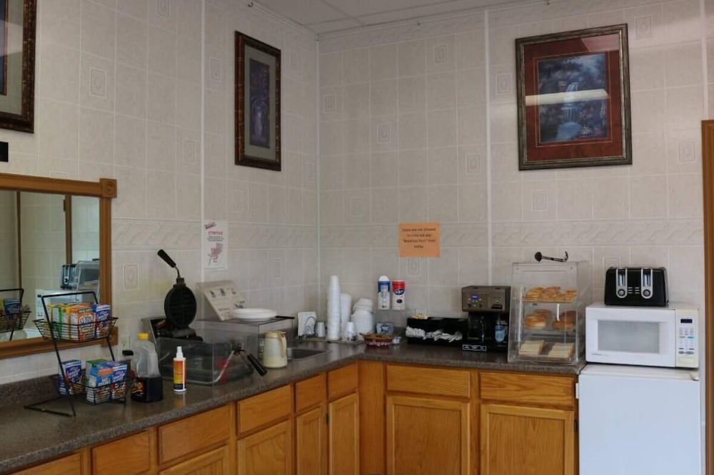 The Hastings Inn Parsons - photo 17