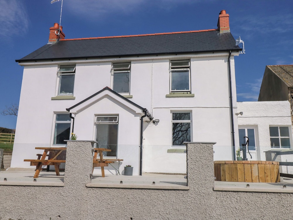 Llanwern Farm — hotel in Fishguard