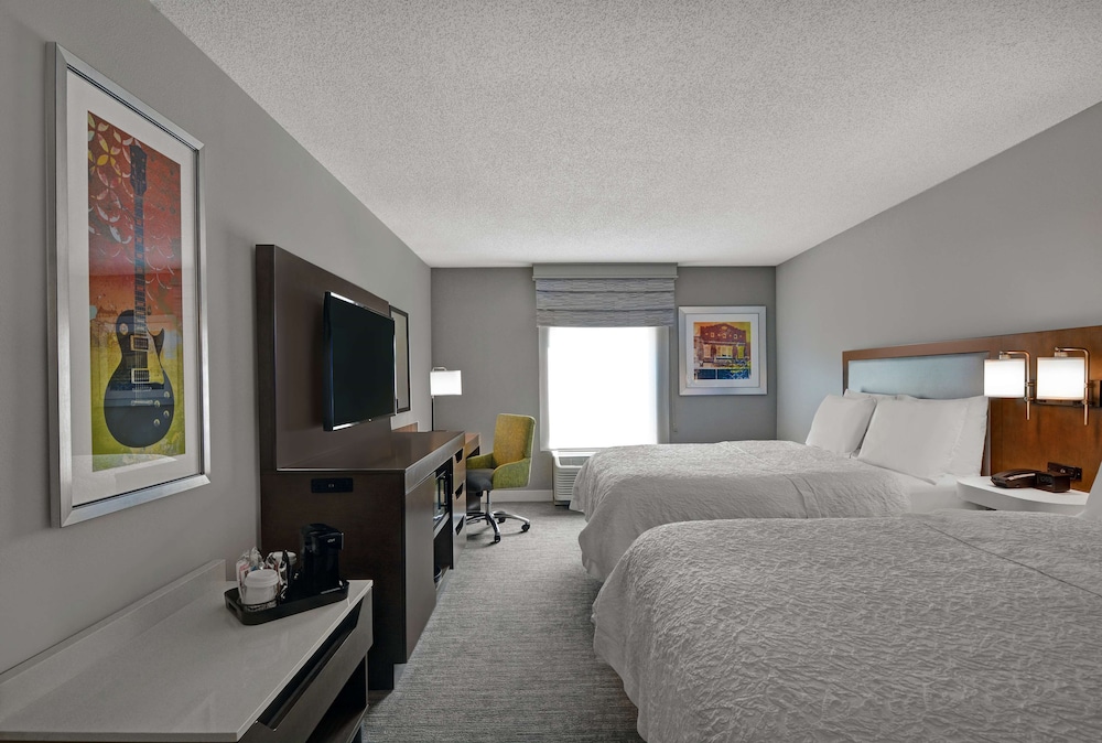 Hampton Inn Gallatin - photo 18