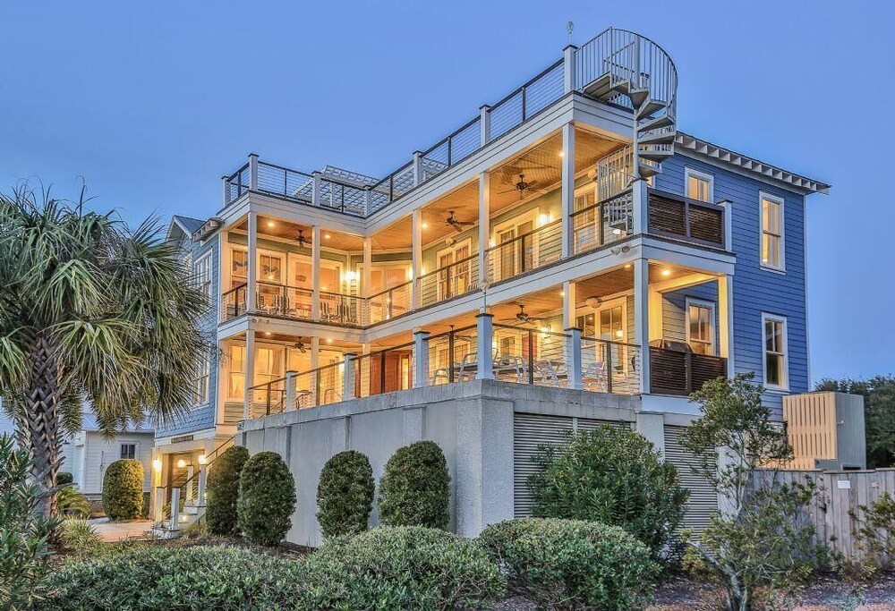 2 9th Ave — 4-Star Luxury Hotel in Isle Of Palms, United States