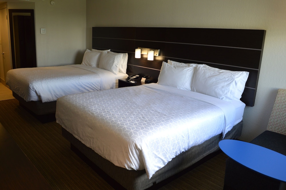 Holiday Inn Express & Suites Miami Hialeah by IHG - photo 16