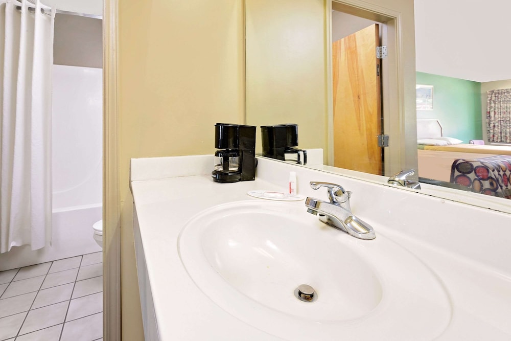 Super 8 by Wyndham Kosciusko - photo 34
