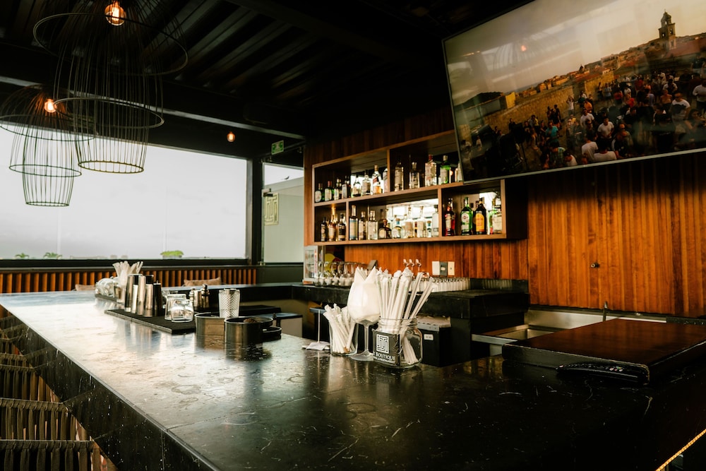 Poolside bar