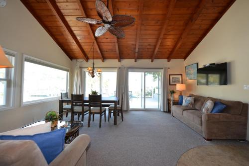 718CR 718 Crescent — Avalon — photo 4