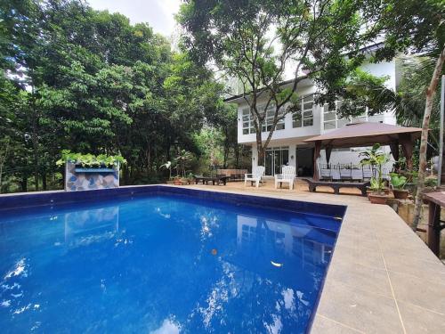 Country Home w Private Pool at Antipolo — 4-Star Luxury Hotel in Antipolo, Philippines