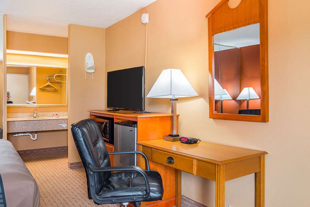 Econo Lodge Jacksonville near Little Rock Air Force Base - photo 16