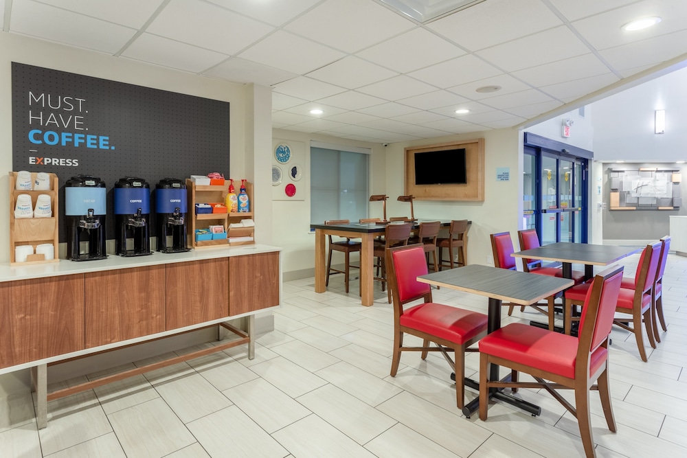 Holiday Inn Express & Suites Scottsburg by IHG - photo 34