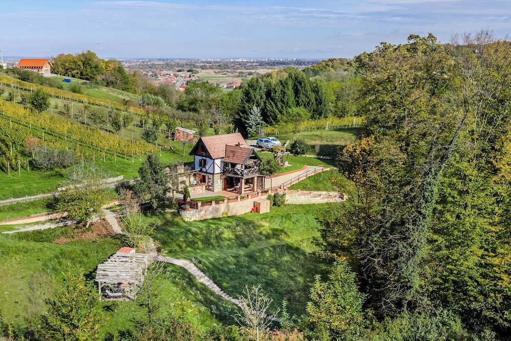 Nature Lodge With Sauna and Hot Tub — 4-Star Luxury Hotel in Vidovec, Croatia