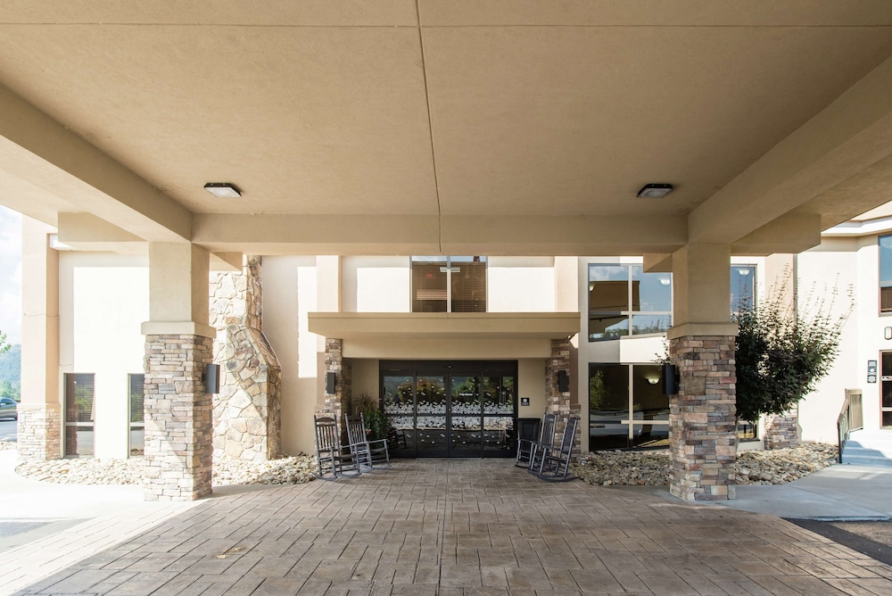 Hampton Inn Caryville I 75 Cove Lake State Park - photo 82