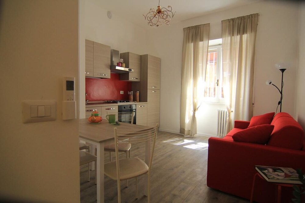 Cornelia House — 4-Star Luxury Hotel in Rome, Italy