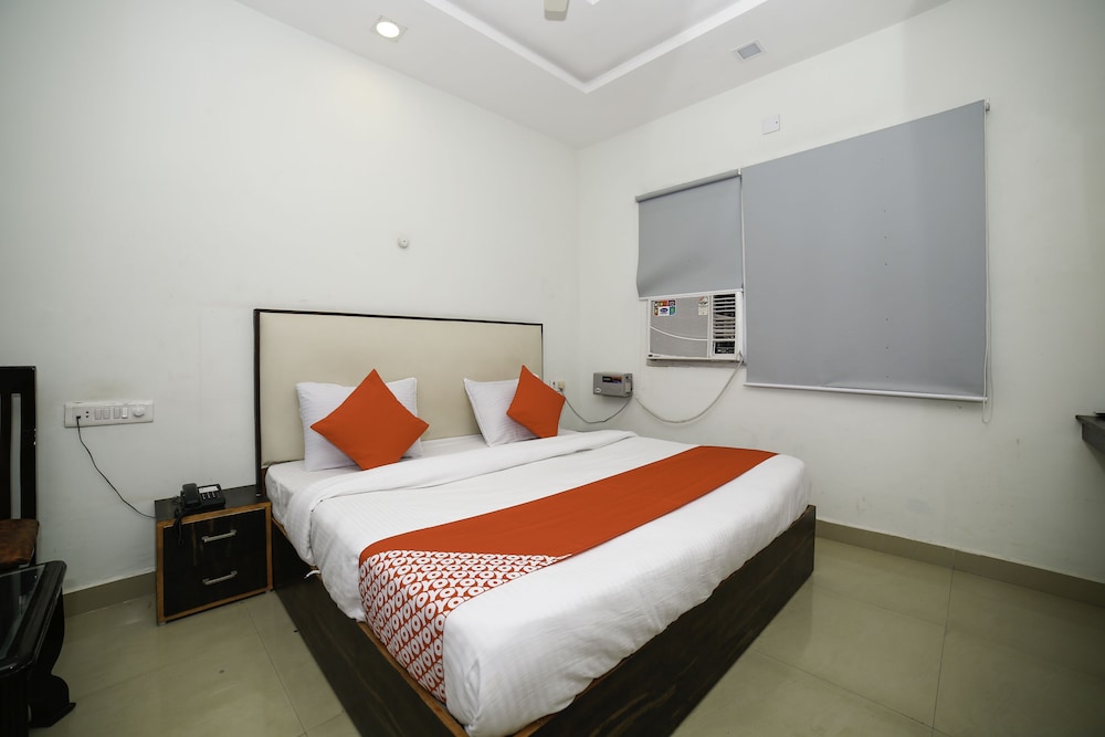 Oyo 29773 C P Palace in Jhansi, India