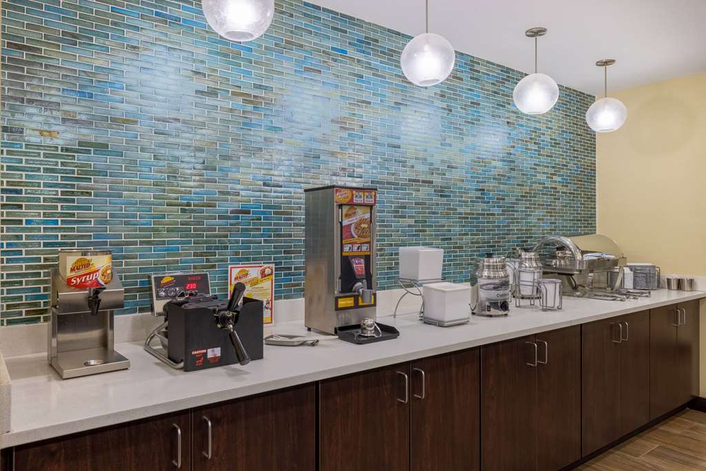 La Quinta Inn & Suites by Wyndham Artesia - photo 47