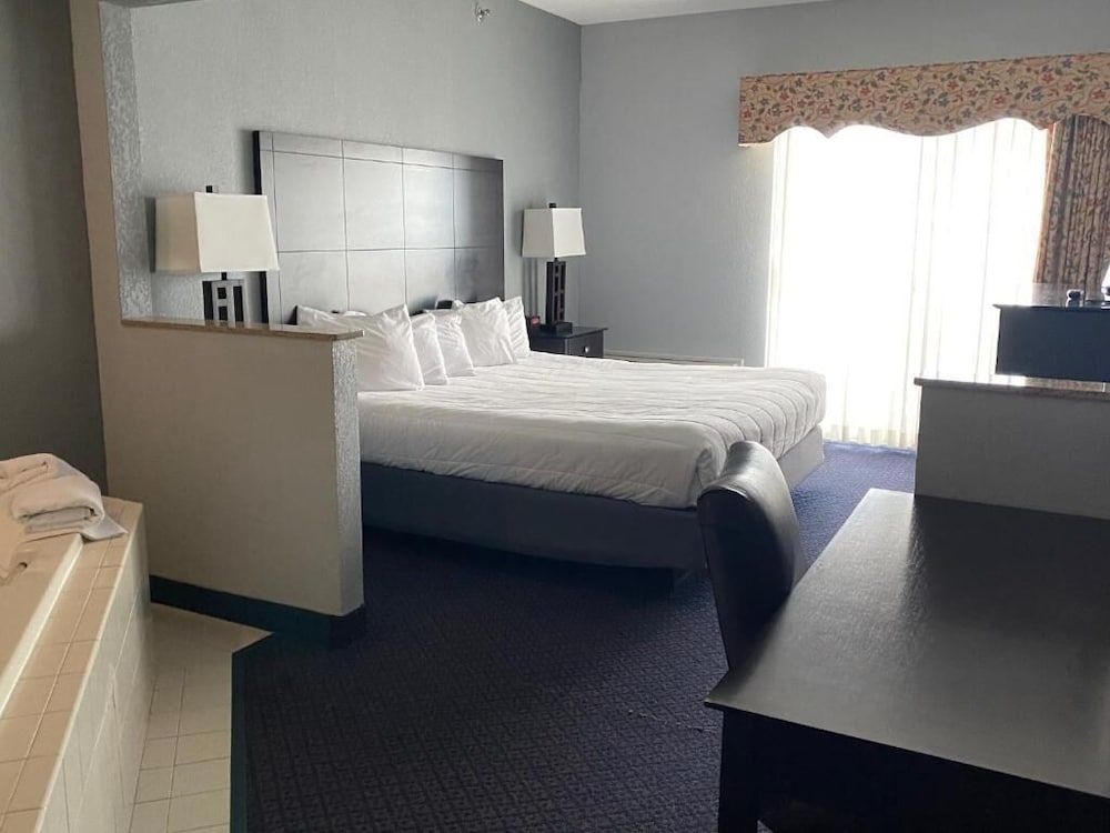 Lakeside Resort and Conference Center - photo 13